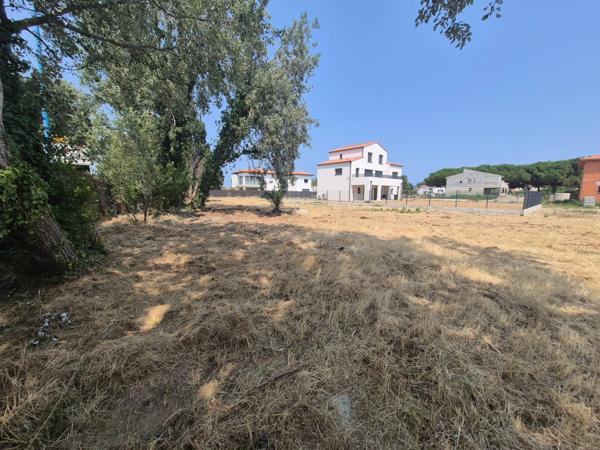 Terrain à vendre 2064 m²  - SAINTE MARIE LA MER - A 5 min des plages