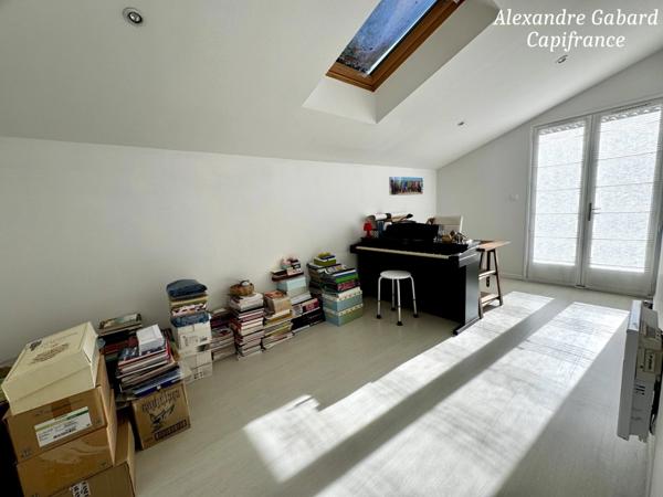 TARGON - Belle Maison de plain-pied - 4 chambres - Garage - Jardin