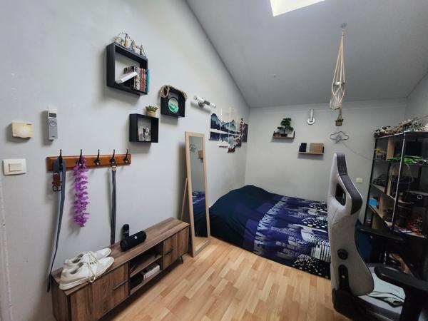 Sainte-Gemme-la-Plaine (85400) Grange rénovée en 2009 avec grand préau, hangar et diverses dépendances