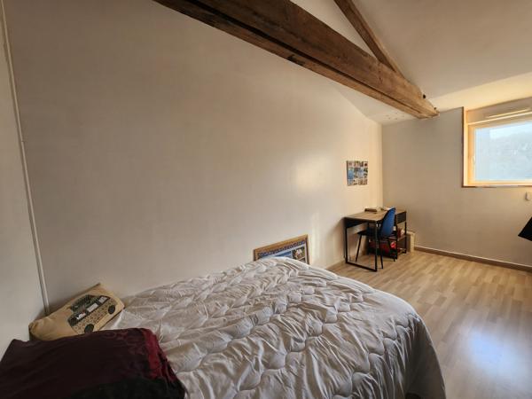 Sainte-Gemme-la-Plaine (85400) Grange rénovée en 2009 avec grand préau, hangar et diverses dépendances