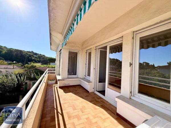 Appartement à louer 4 pièces 65.45m² Nîmes (30900)