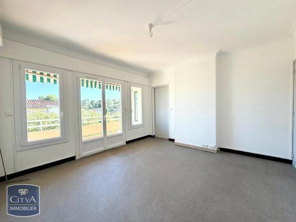 Appartement à louer 4 pièces 65.45m² Nîmes (30900)