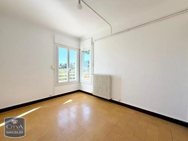 Appartement à louer 4 pièces 65.45m² Nîmes (30900)