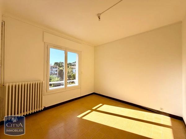 Appartement à louer 4 pièces 65.45m² Nîmes (30900)
