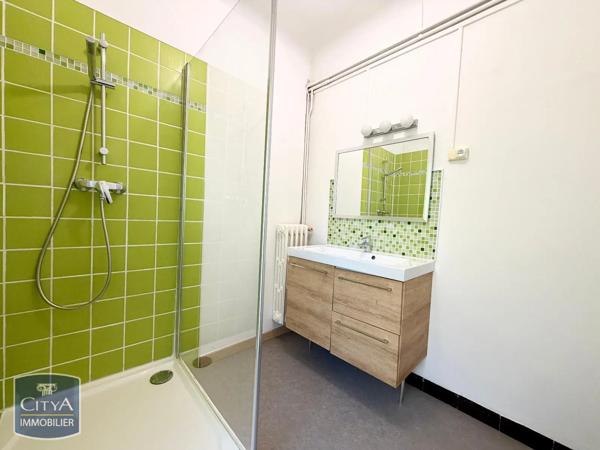 Appartement à louer 4 pièces 65.45m² Nîmes (30900)