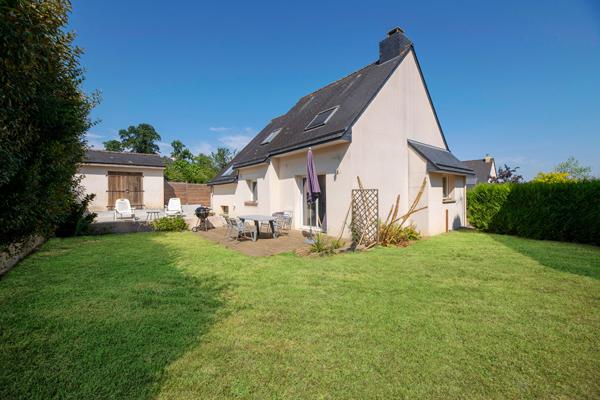 EXCLUSIVITÉ  Saint Aubin d'Aubigné ! Maison 4 chambres. Proche écoles et commerces. Quartier calme