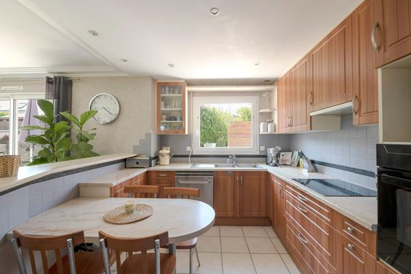 EXCLUSIVITÉ  Saint Aubin d'Aubigné ! Maison 4 chambres. Proche écoles et commerces. Quartier calme