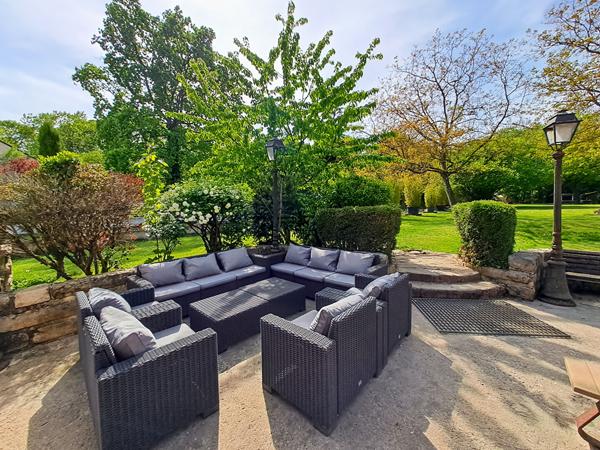 Maison de Caractère sur un Magnifique Terrain Arboré de plus de 4 000 m²