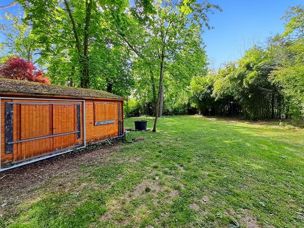 Maison de Caractère sur un Magnifique Terrain Arboré de plus de 4 000 m²
