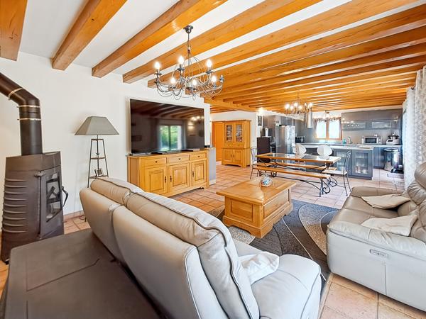 Maison de Caractère sur un Magnifique Terrain Arboré de plus de 4 000 m²