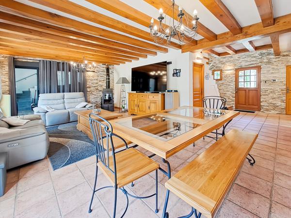 Maison de Caractère sur un Magnifique Terrain Arboré de plus de 4 000 m²