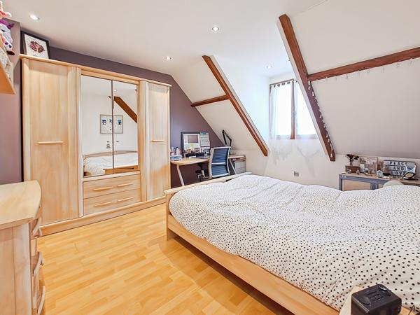 Maison de Caractère sur un Magnifique Terrain Arboré de plus de 4 000 m²