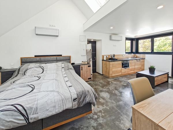 Maison de Caractère sur un Magnifique Terrain Arboré de plus de 4 000 m²