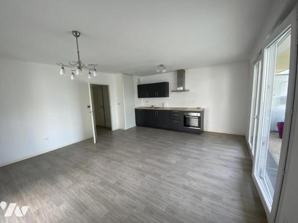 BEZANNES / 3 CHAMBRES / TERRASSE ET PARKING