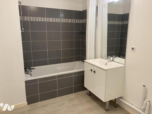BEZANNES / 3 CHAMBRES / TERRASSE ET PARKING