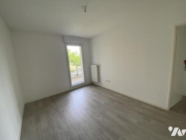 BEZANNES / 3 CHAMBRES / TERRASSE ET PARKING