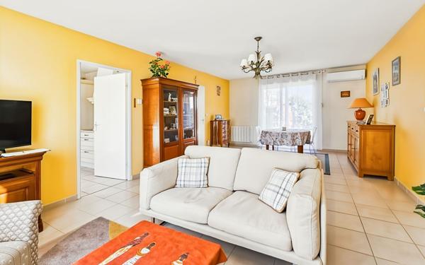 Maison à vendre    5 pièces •  Montaren-et-Saint-Médiers