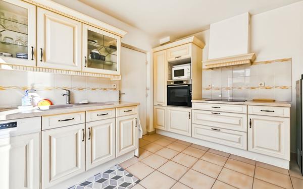 Maison à vendre    5 pièces •  Montaren-et-Saint-Médiers