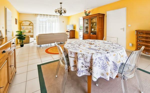 Maison à vendre    5 pièces •  Montaren-et-Saint-Médiers