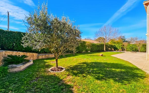 Maison à vendre    5 pièces •  Montaren-et-Saint-Médiers