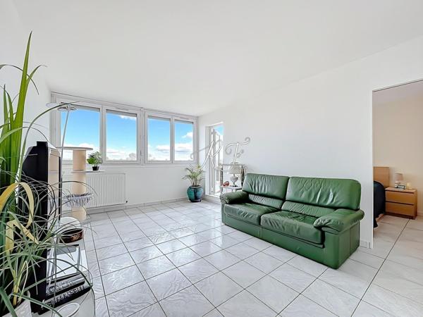 Appartement lumineux au dernier étage