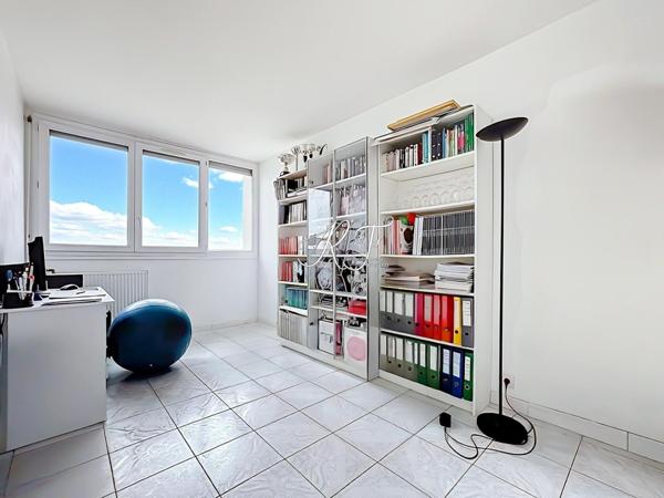 Appartement lumineux au dernier étage