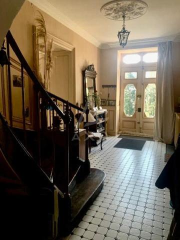 Manoir avec ses belles dépendances sur un magnifique parc entièrement clos