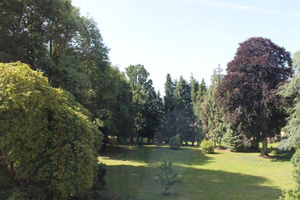 Manoir avec ses belles dépendances sur un magnifique parc entièrement clos