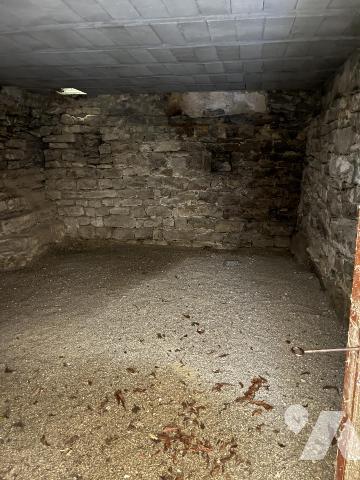 GARAGE AVEC FORT POTENTIEL D'HABITATION