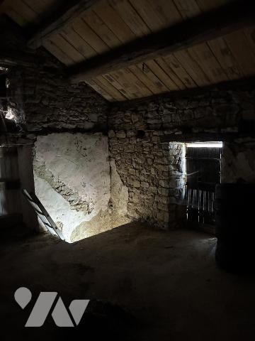 GARAGE AVEC FORT POTENTIEL D'HABITATION