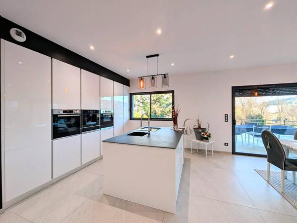 MAISON - CHAMBERY - 9 PIÈCES - 300 M2