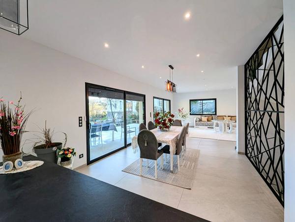 MAISON - CHAMBERY - 9 PIÈCES - 300 M2