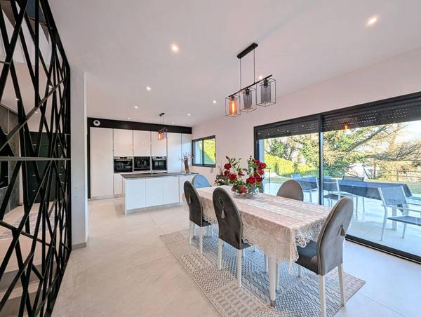 MAISON - CHAMBERY - 9 PIÈCES - 300 M2