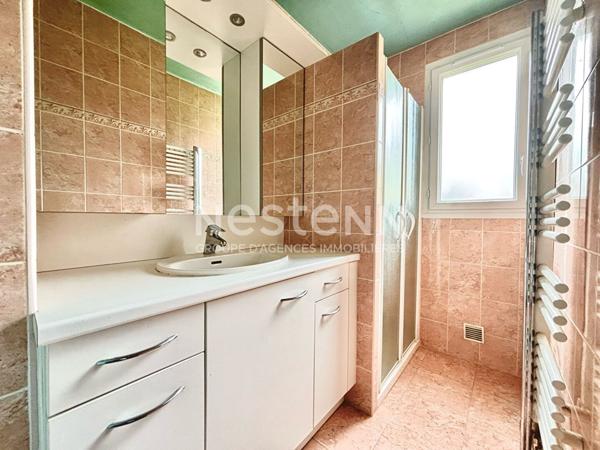 Nestenn Igny - Quartier des Castor, Vauhallan - Maison Mitoyenne avec Toiture Neuve, Fenêtres Récentes et Fort Potentiel de Rénovation