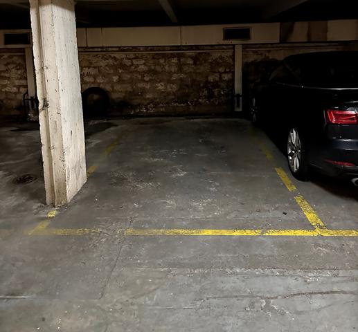 LOCATION - PARKING