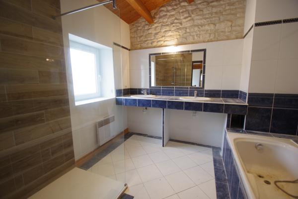 Maison  6 pièce(s)  4 chambre(s)  155.85 m²