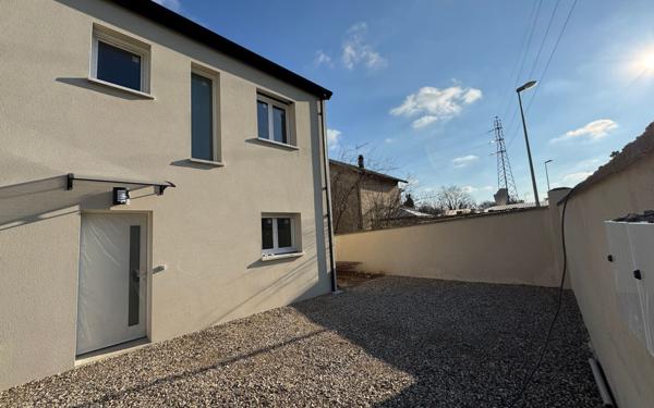 Maison à vendre    4 pièces •  Pont-de-Chéruy