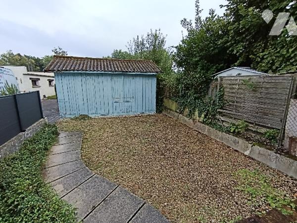 SAINTE MENEHOULD - RUE CHANTERAINE
Maison de ville de 84m², cour sur l'arrière, garage, terrain