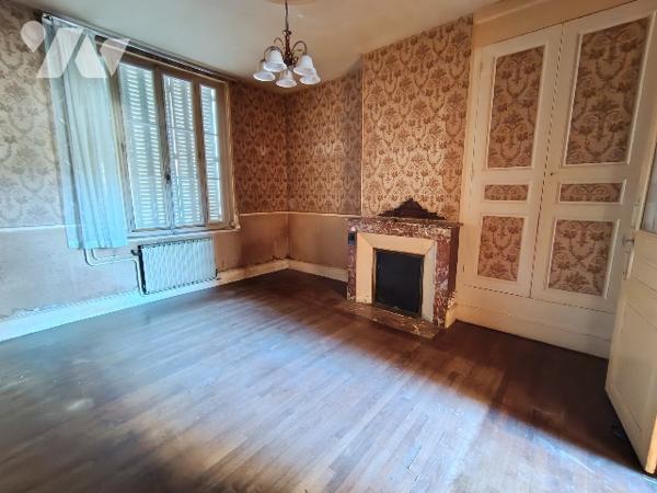 SAINTE MENEHOULD - RUE CHANTERAINE
Maison de ville de 84m², cour sur l'arrière, garage, terrain