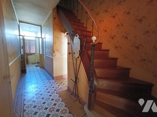 SAINTE MENEHOULD - RUE CHANTERAINE
Maison de ville de 84m², cour sur l'arrière, garage, terrain