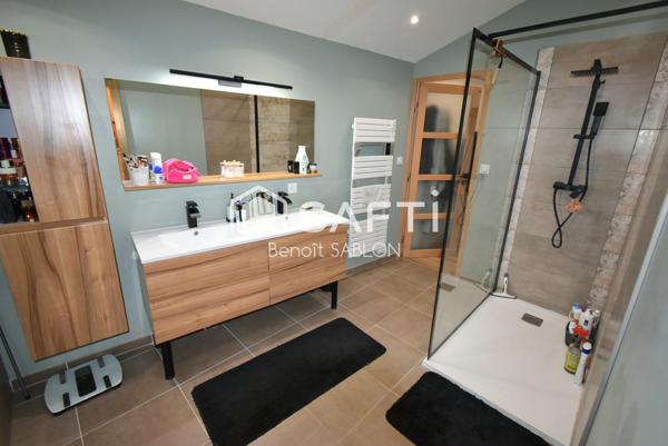 Maison 73m², 2 chambres, jardin, rénovée avec goût