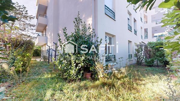 BRON : Rare et exceptionnel rez-de-jardin avec veranda et grand jardin privatif