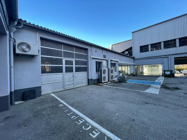 Bâtiment à vendre de 1500 m² env de surface bâtie  en centre ville de SISTERON