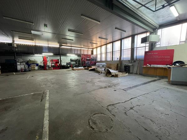 Bâtiment à vendre de 1500 m² env de surface bâtie  en centre ville de SISTERON