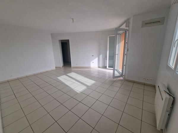 T3 LUMINEUX AVEC BALCON BOX ET CAVES