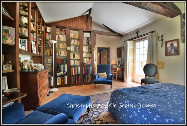 Domaine périgourdin de 400 M2 habitables sur 12 ha de parc avec pisicne