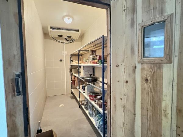 Vers (74160) Proche Genève : Magnifique Villa de 500m2 avec piscine intérieure