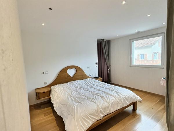 Vers (74160) Proche Genève : Magnifique Villa de 500m2 avec piscine intérieure