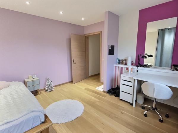 Vers (74160) Proche Genève : Magnifique Villa de 500m2 avec piscine intérieure