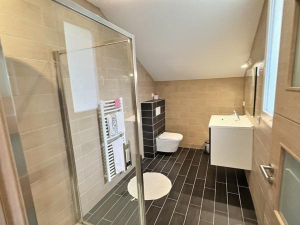 Vers (74160) Proche Genève : Magnifique Villa de 500m2 avec piscine intérieure